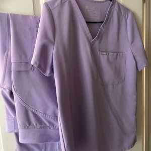 Figs light purple/lavender M one pocket top, M cargo bottoms